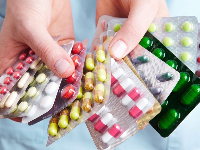 Viele verschiedene Medikamente in ihren Verpackungen