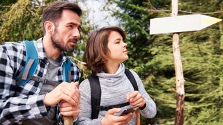 Vater und Sohn auf einer Outdoortour