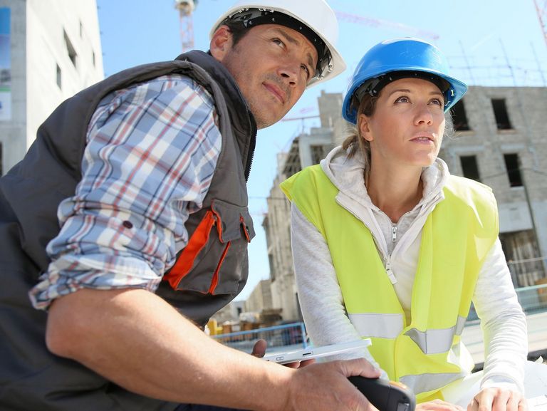 Besprechung auf der Baustelle
