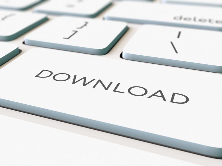 Silberne Tastatur mit einer Taste, die die Aufschrift "Download" trägt