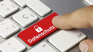 Datenschutz rote Datenschutztaste auf einer Computertastatur