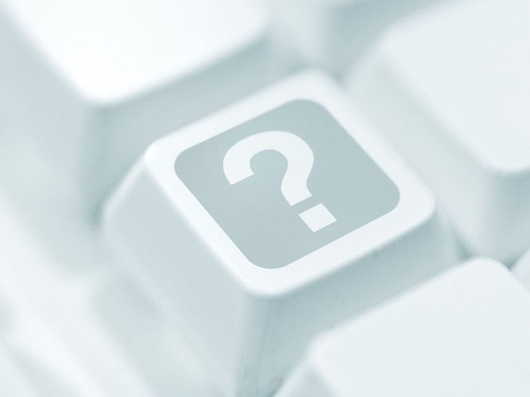 Fragezeichen auf der Taste einer Tastatur