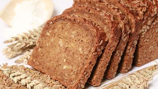 Vollkornbrot in Scheiben geschnitten