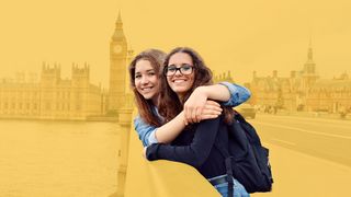 Zwei Azubis in London mit Big Ben im Hintergrund