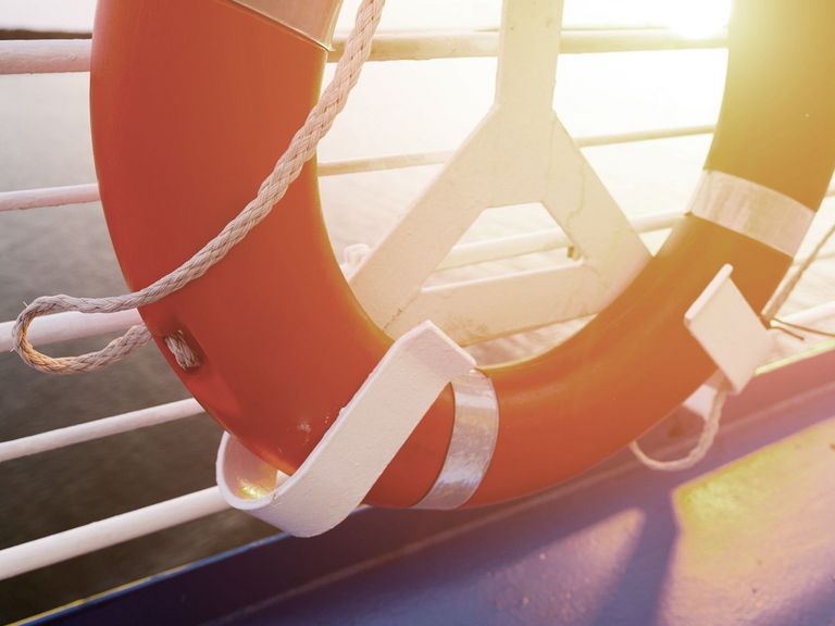 Rettungsring am Schiff