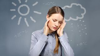 Wetterfühligkeit Frau ist wetterempfindlich