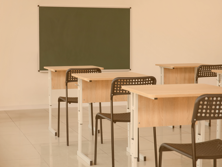 Ansicht eines leeren Klassenraumes